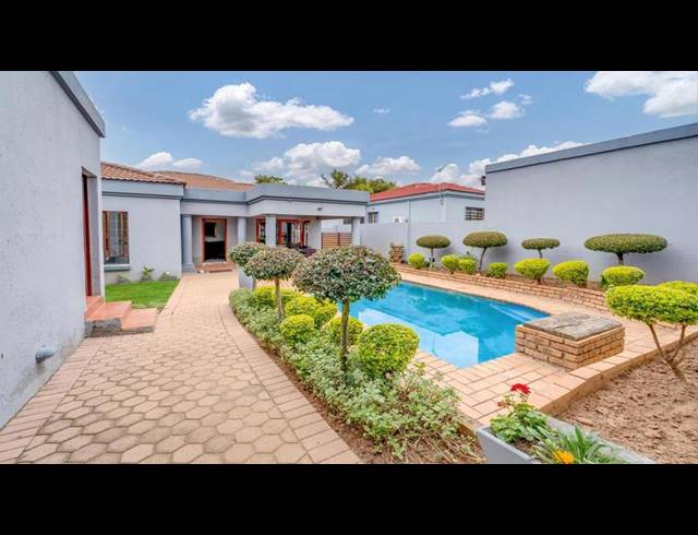 3 BEDROOM HOUSE FOR SALE IN SHARONLEA